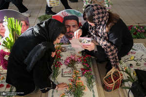 مهمانی لاله ها در قطعه شهدای بهشت زهرا