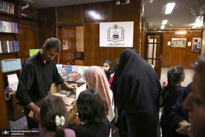 بازدید اقشار مختلف مردم از بیت امام خمینی (س) در جماران