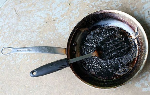 رفع فوری بوی سوختگی غذا با 10 روش آسان