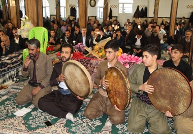 آیین مولودی خوانی همزمان با هفته وحدت در تکاب برگزار شد