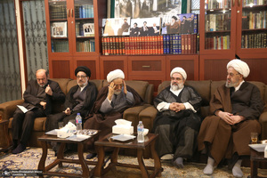 حضور شخصيت هاي سياسي در منزل مرحوم آیت الله بجنوردی 1