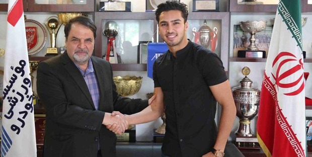 بازیکن پیکان قراردادش را تمدید کرد+ عکس
