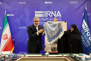 مراسم رونمایی کتاب اسرائیل آن شر مطلق