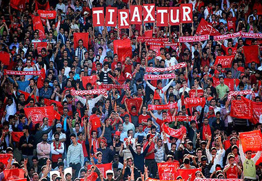 شعار هواداران تراکتورسازی علیه کاپیتان فقید پرسپولیس
