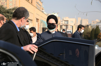 سید محمد خاتمی بر پیکر خواهر امام موسی صدر نماز خواند (20)