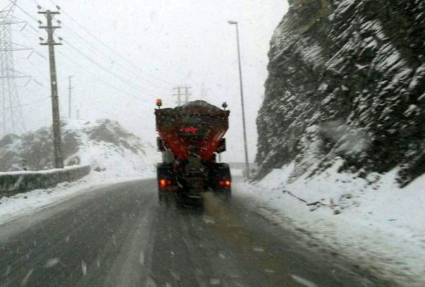 برف و باران محورهای خراسان شمالی را فرا گرفت