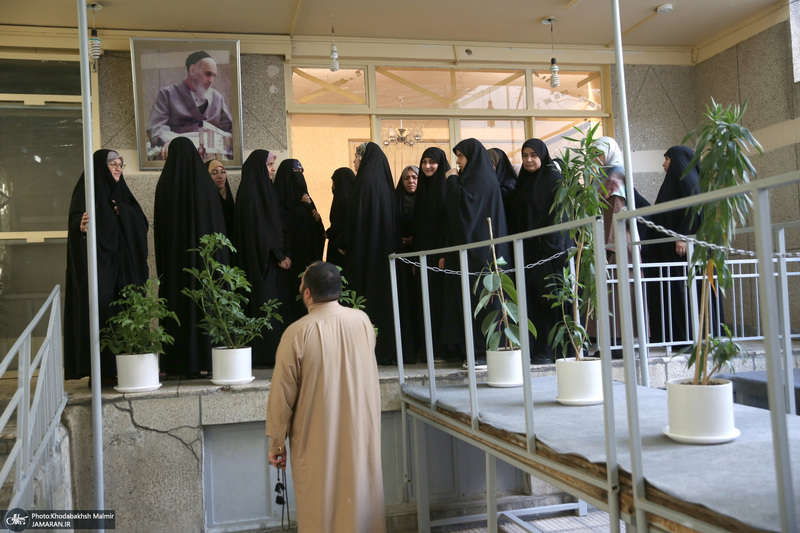 بازدید جمعی از دانشجویان کشور عراق از بیت امام خمینی درجماران