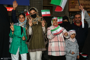 شادی مردم تهران پس از پیروزی تیم‌ ملی مقابل ولز