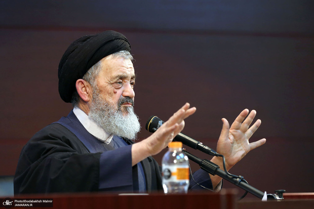 سید رضا اکرمی: شرایط جنگ را بپذیریم و باانضباط، قناعت و جلوگیری از اسراف، جامعه را بچرخانیم/ با تمام وجود از پزشکیان دفاع و حمایت کنیم/ نمازجمعه‌ها هرچه می‌توانند اقناعی صحبت کنند/ متأسفانه صداوسیما به هیچ دستگاهی پاسخ نمی‌دهد