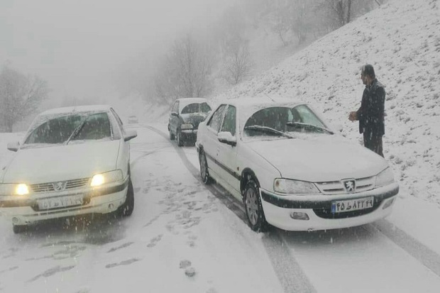 تردددرجاده های کهگیلویه وبویراحمد با زنجیر چرخ امکان پذیراست