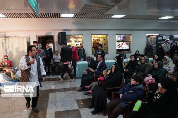 جشن یلدا در متروی مشهد برگزار شد
