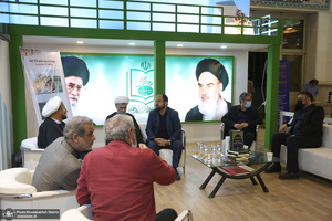 غرفه موسسه تنظیم و نشر آثار امام خمینی (س) در  نمایشگاه بین‌المللی قرآن