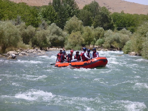 قایق سواری در رودخانه زاینده رود سامان در زمان بارش ممنوع شد