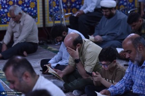 مراسم دعای پرفیض کمیل در حرم امام خمینی (س)