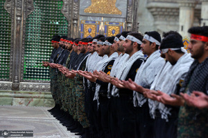 اجرای گروه سرود تیپ سوم امام حسین (ع) یگان ویژه فراجا در حرم مطهر امام خمینی(س)