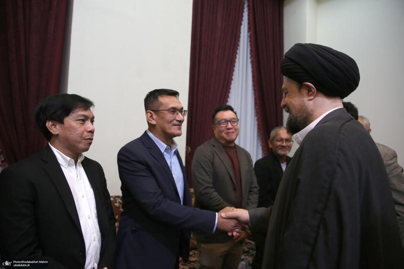 دیدار جمعی از اساتید ودانشجویان کشور تایلند با سید حسن خمینی