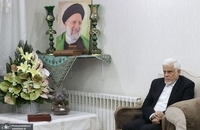 دیدار معاون اول رئیس‌جمهور با خانواده‌های  شهید رئیسی و شهید مالک رحمتی (5)