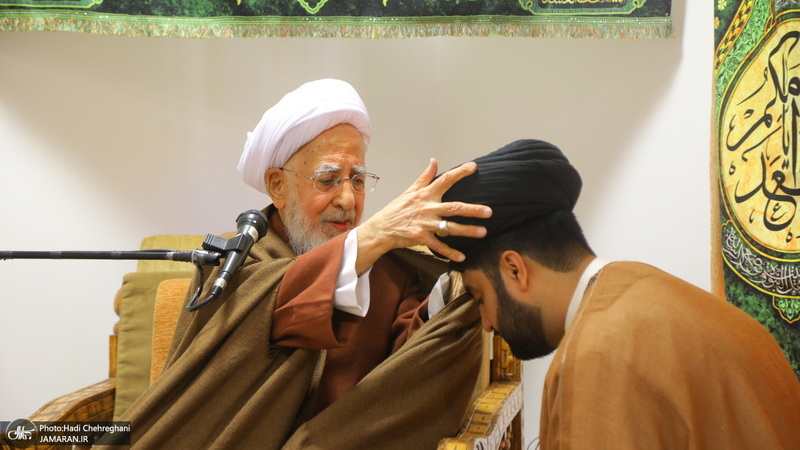 عمامه گذاری طلاب توسط مراجع عظام تقلید در روز میلاد امام علی (ع)‎