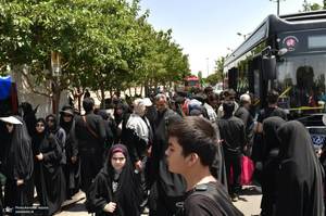 خدمت‌رسانی آستان حضرت امام خمینی(س) به زائران مراسم بدرقه و تشییع رهبر شهید-3