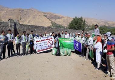 دامنه های عباس آباد همدان از زباله پاکسازی شد