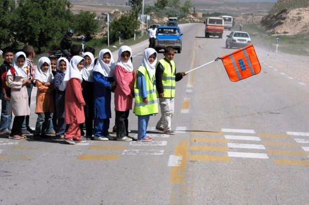 آموزش ایمنی عبور از جاده به دانش‌آموزان ایلامی ارائه شد