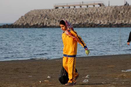 ملیکایی برای نجات ساحل از زباله در روز تولدش