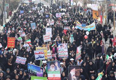 نمایش همبستگی و وفاداری به انقلاب در راهپیمایی 22 بهمن مردم سلماس