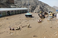  امداد رسانی نیروهای عملیاتی هلال احمر استان تهران در سیل کن (2)