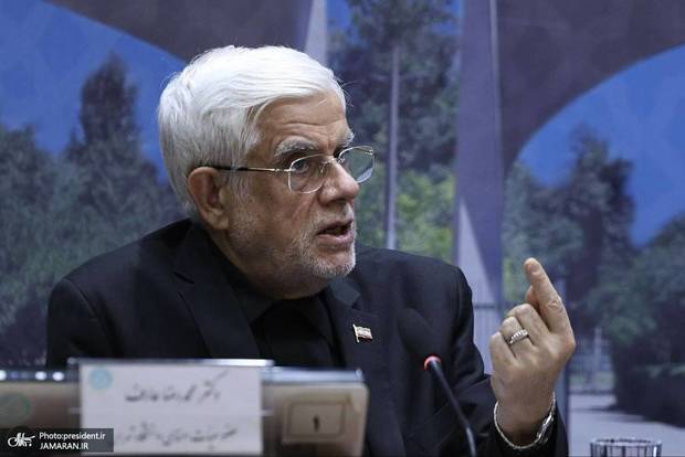 عارف: بودجه دانشگاه تهران شوخی است! برخی جاها در بیرون دولت مانع اجرای افزایش حقوق اساتید شدند/ استادان ایرانی با پیشنهاد دانشگاه‌های کشورهای همسایه و حقوق ۲۵۰۰ دلاری جذب می‌شوند، ما همچنان بر سر افزایش حقوق استادان از ۱۳۰ دلار به ۱۸۰ دلار بحث می‌کنیم!