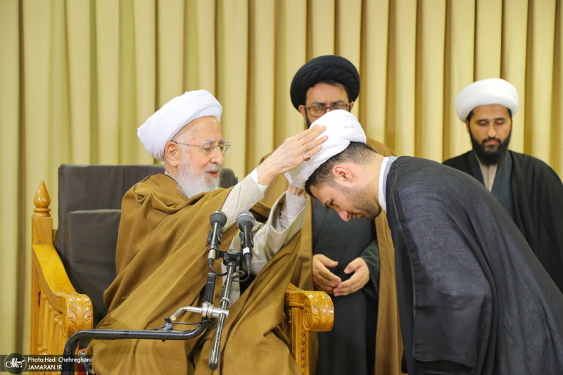 عمامه گذاری طلاب در روز عید مبعث توسط مراجع عظام تقلید‎‎