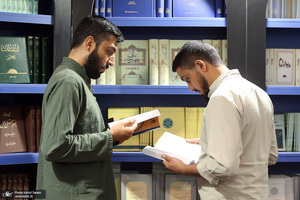 غرفه موسسه تنظیم و نشر آثار امام خمینی (س) در سی و پنجمین نمایشگاه کتاب تهران- 2