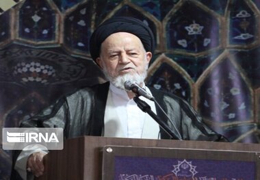 امام جمعه سمنان: تحریم‌ها نشانه ضعف آمریکایی‌ها است