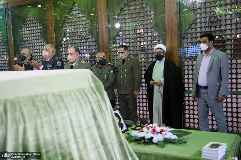 تجدید بیعت فرماندهان ارشد نیروهای مسلح با آرمان های حضرت امام خمینی (س)