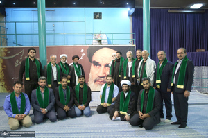 ادای احترام جمعی از موکب داران عراقی نسبت به مقام شامخ حضرت امام(س)