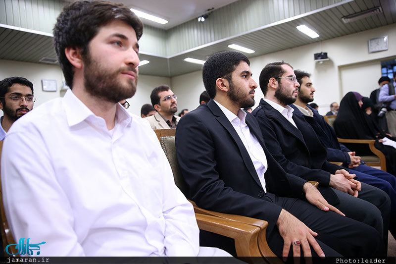 دیدار دانشجویان بسیجی مدال‌آور دانشگاه شریف با رهبر معظم انقلاب 