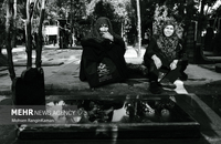 مادران شهدای دفاع مقدس هنوز با یاد و خاطره فرزندانشان زندگی می‌کنند (34)