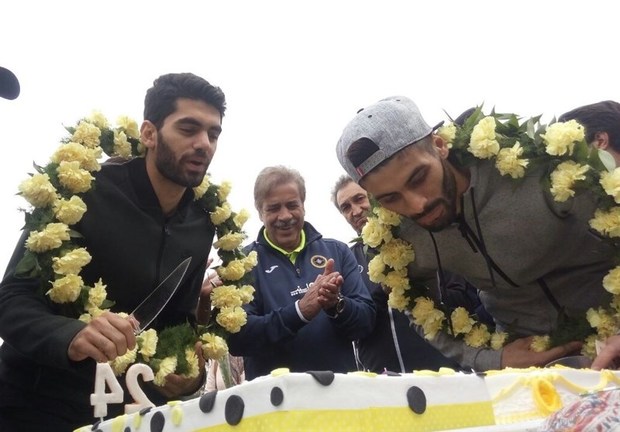 جشن تولد ملی‌پوشان سپاهان در تمرین + تصاویر
