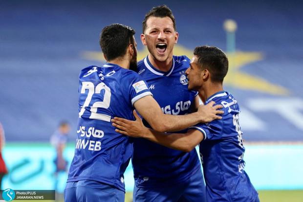 حواشی بازی استقلال و شهرخودرو| انتقال بازیکن شهرخودرو به بیمارستان به علت افت فشار + فیلم