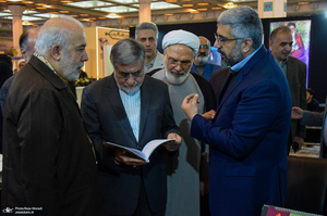  غرفه موسسه تنظیم و نشر آثار امام خمینی (س) در سی و سومین نمایشگاه بین المللی قرآن کریم-4