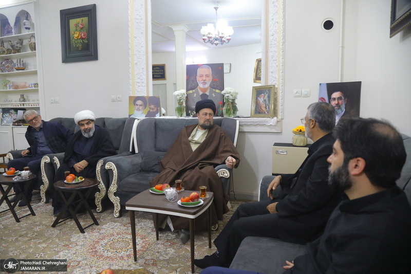 حضور آیت الله سید حسن خمینی در منزل پدر شهید موسوی
