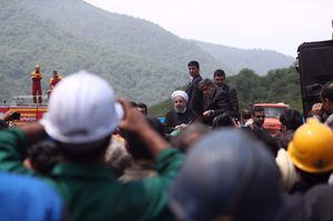 روحانی در محل حادثه معدن آزادشهر و در دیدار معدنکاران و کارگران