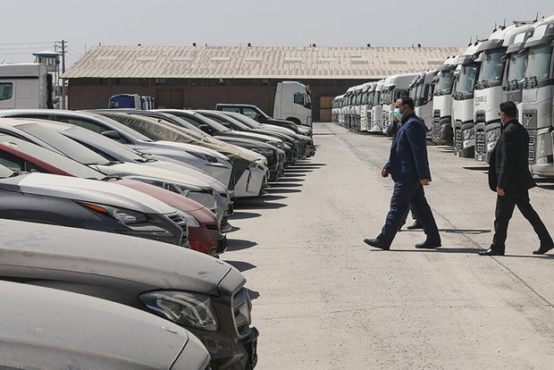 مناقشه تعرفه‌ای میان دولت و مجلس/ واردات خودرو در ابهام