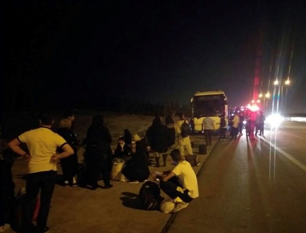 اتوبوس  مسافربری در اتوبان شهید شوشتری مشهد گرفتار آتش سوزی شد