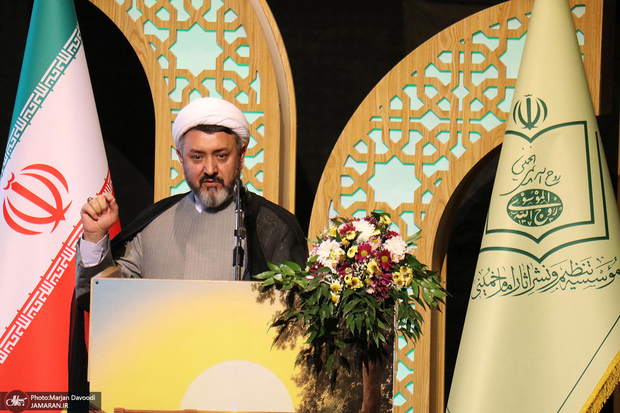 کمساری: هر قانون و سیاستگذاری بدون پیوست اندیشه امام ناقص و ابتر خواهد بود/ قاسمی: حفاظت از میراث فرهنگی و معنوی امام خمینی(ره) نیازمند تلاش جمعی جامعه است/ فرماندار خمین: وفاق ملی از اندیشه حضرت امام خمینی(ره) نشأت می‌گیرد