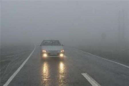 مه گرفتگی در گردنه های قلاجه و قلندر   رانندگان با چراغ مه شکن حرکت کنند
