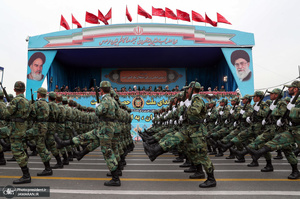مراسم رژه روز ارتش در جوار حرم مطهر امام خمینی(س)