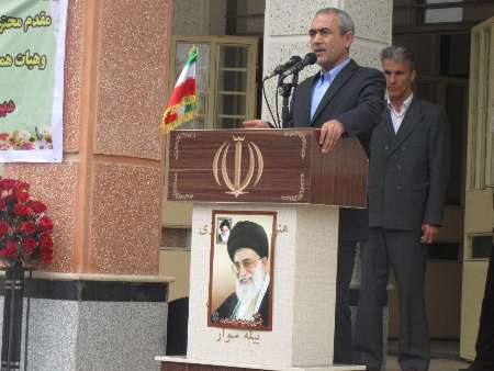 معلمان در تحقق شعار سال مقام معظم رهبری تاثیرگذارند