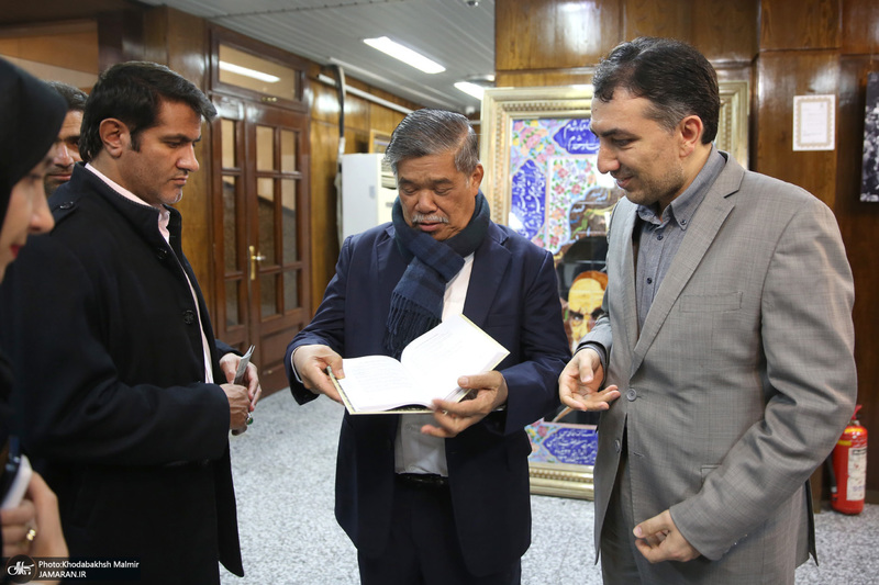 بازدید محمد بن سیو وزیر کشاورزی  و امنیت غذایی کشور مالزی از  بیت امام خمینی (س) در جماران