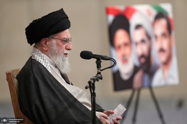 تصاویر جدید از رهبر معظم انقلاب؛ در دیدار اعضای دولت (16 شهریور 1404)