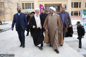 بازدید آیت الله دری نجف آبادی از نمایشگاه عکس امام دل‌ها‎